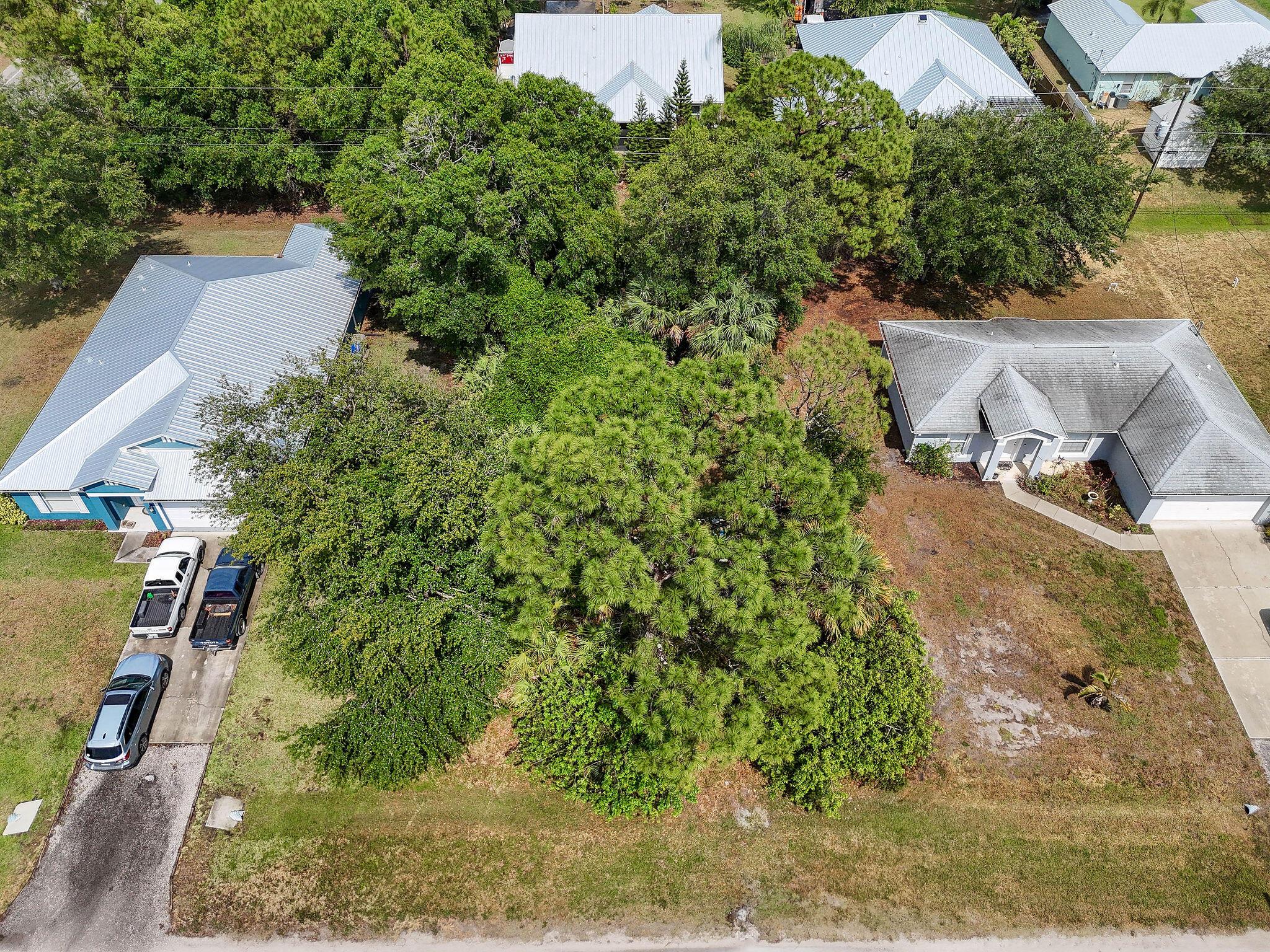 VERO LAKES ESTATES - Land