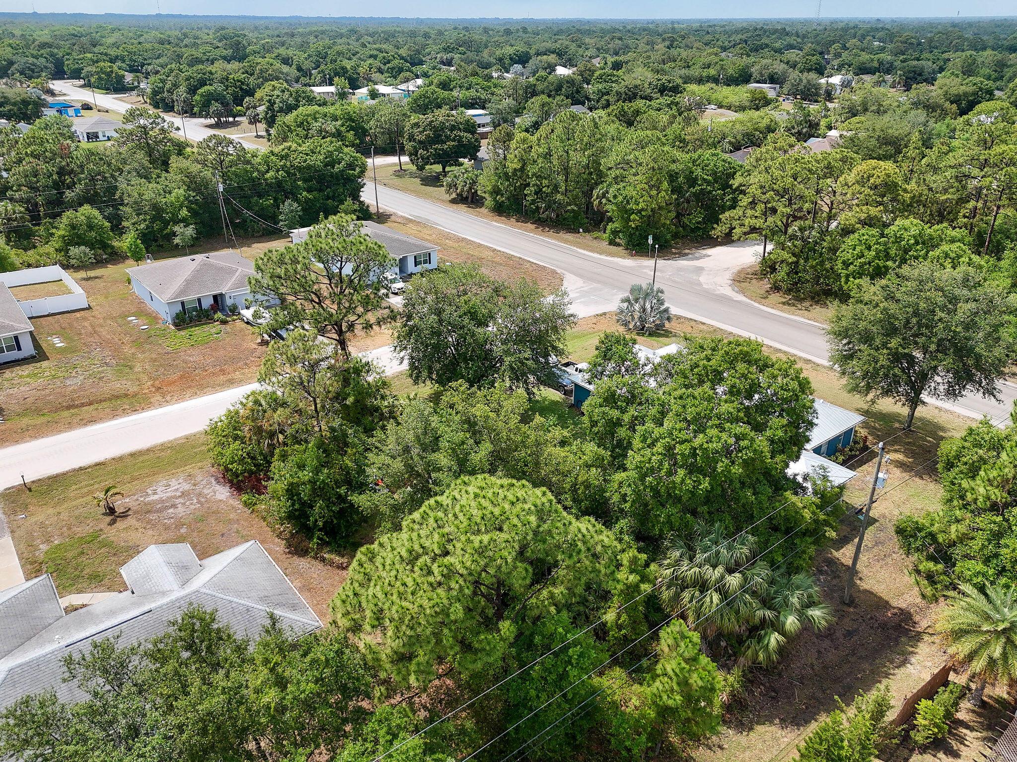 VERO LAKES ESTATES - Land