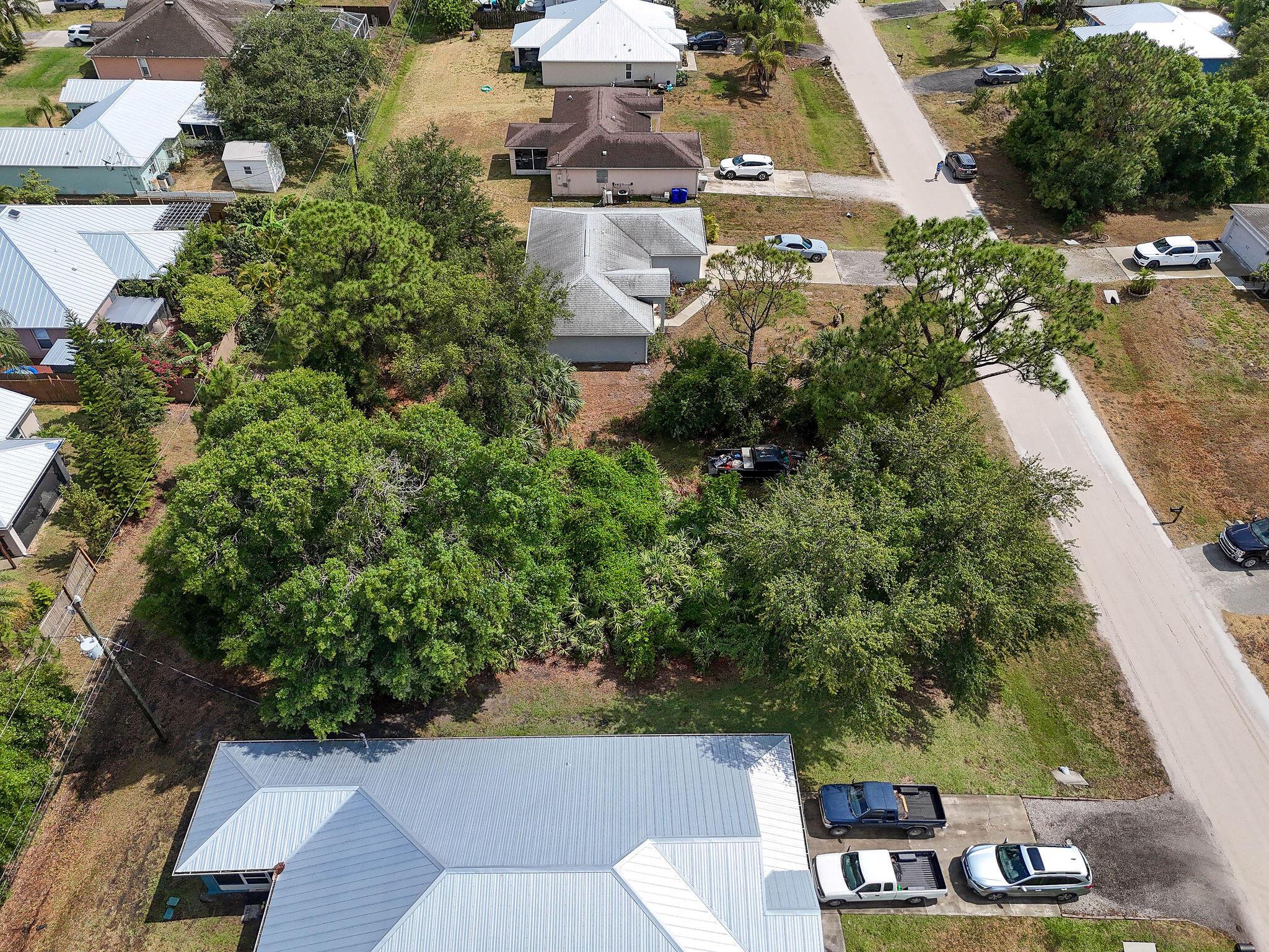 VERO LAKES ESTATES - Land