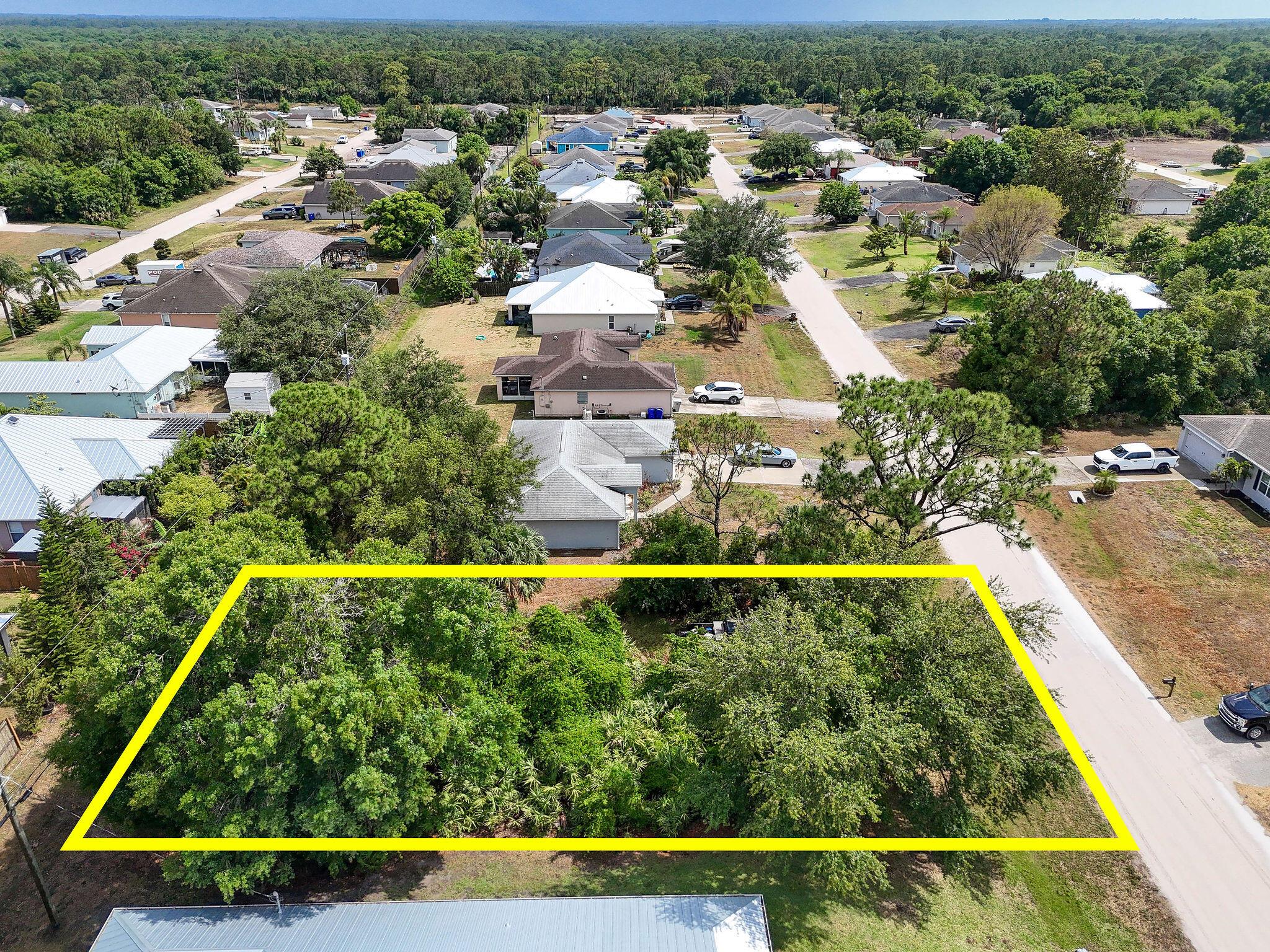 VERO LAKES ESTATES - Land