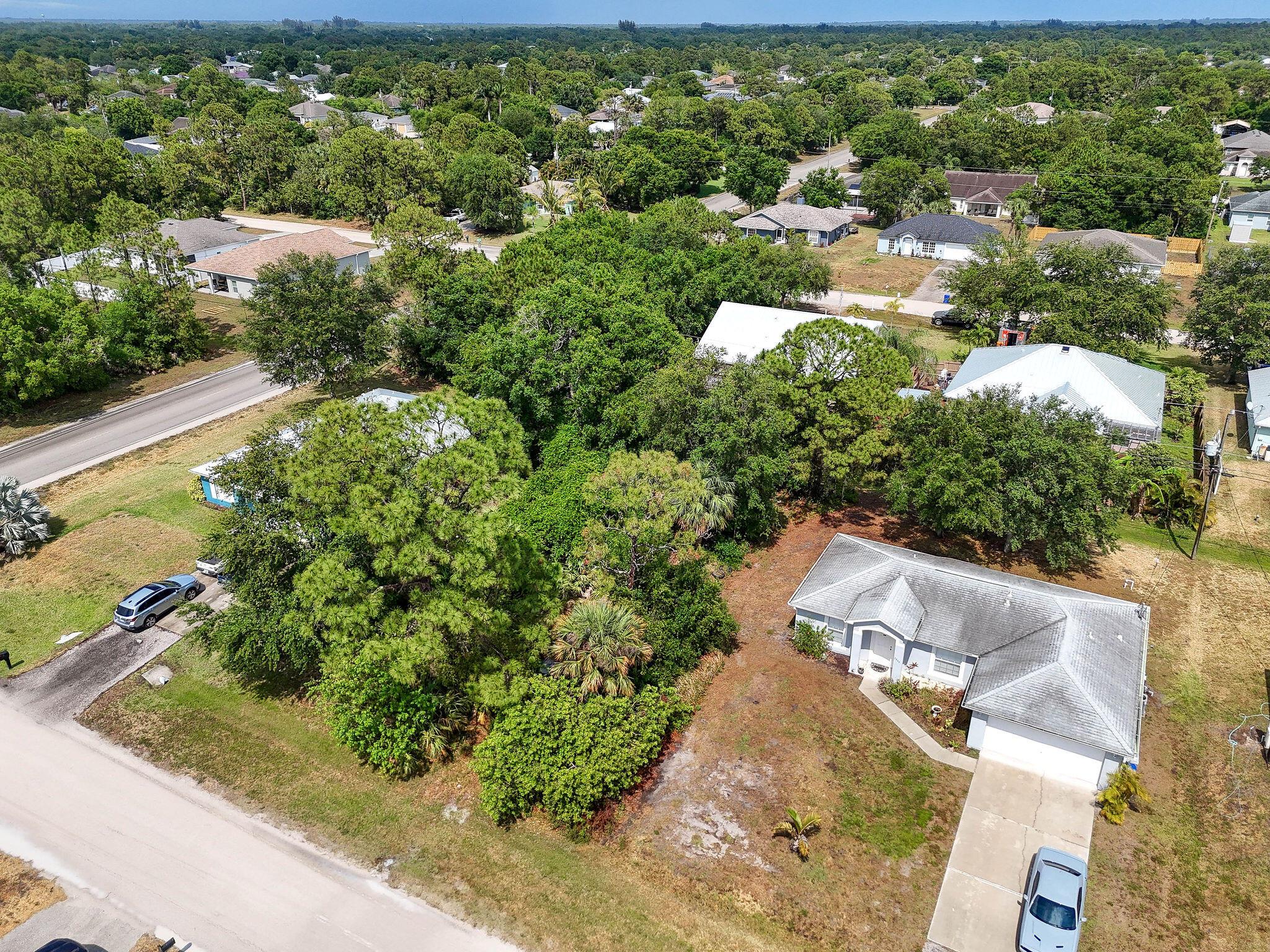 VERO LAKES ESTATES - Land