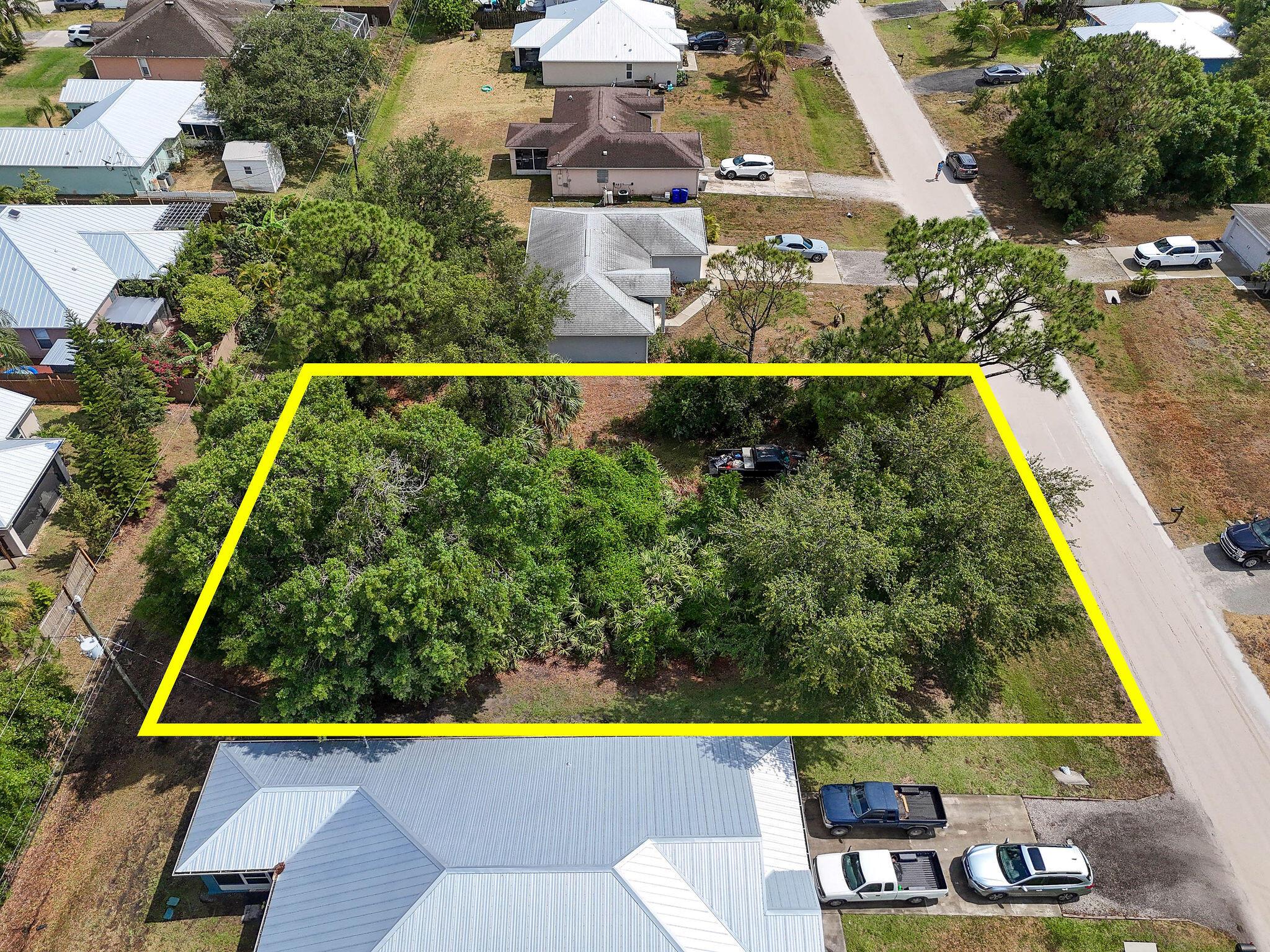 VERO LAKES ESTATES - Land