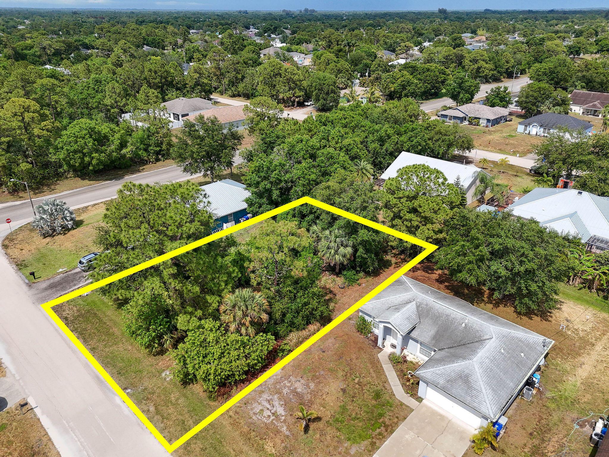 VERO LAKES ESTATES - Land