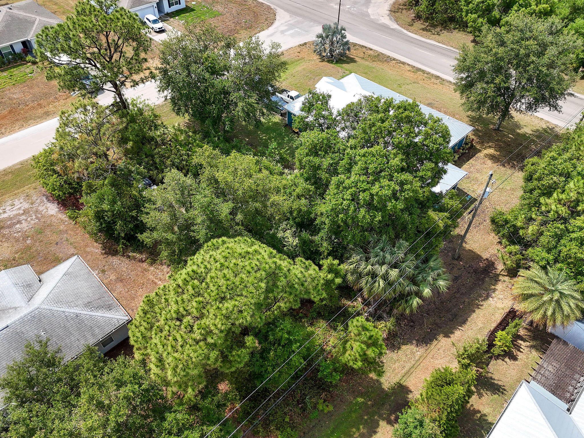 VERO LAKES ESTATES - Land