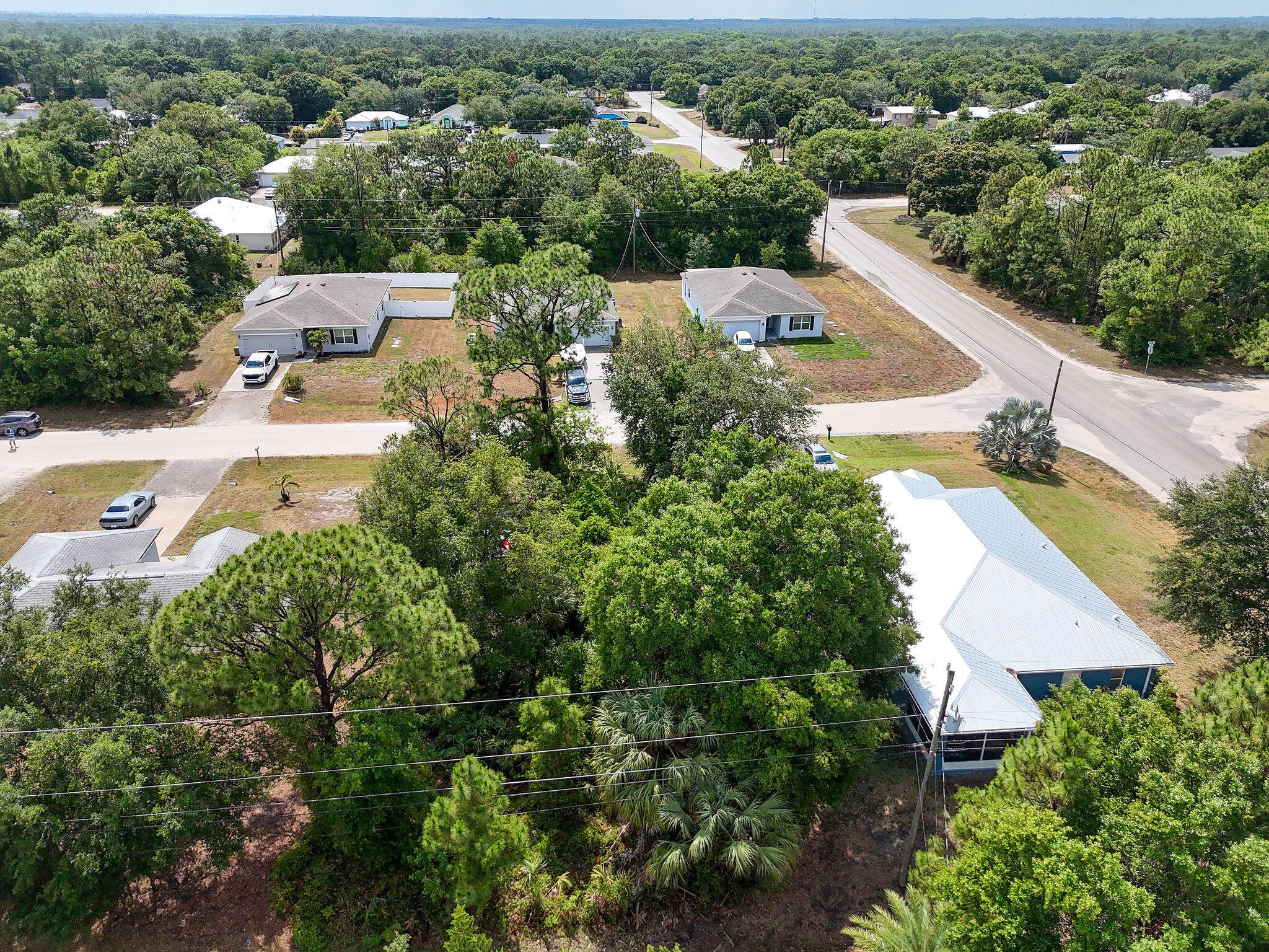 VERO LAKES ESTATES - Land