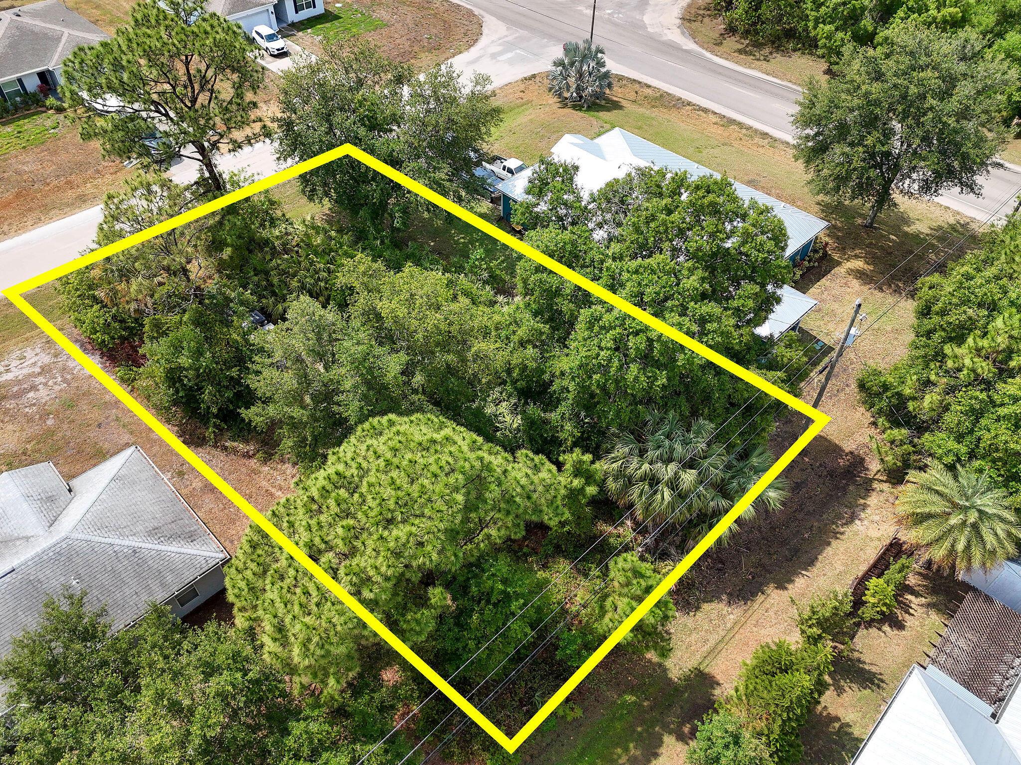 VERO LAKES ESTATES - Land