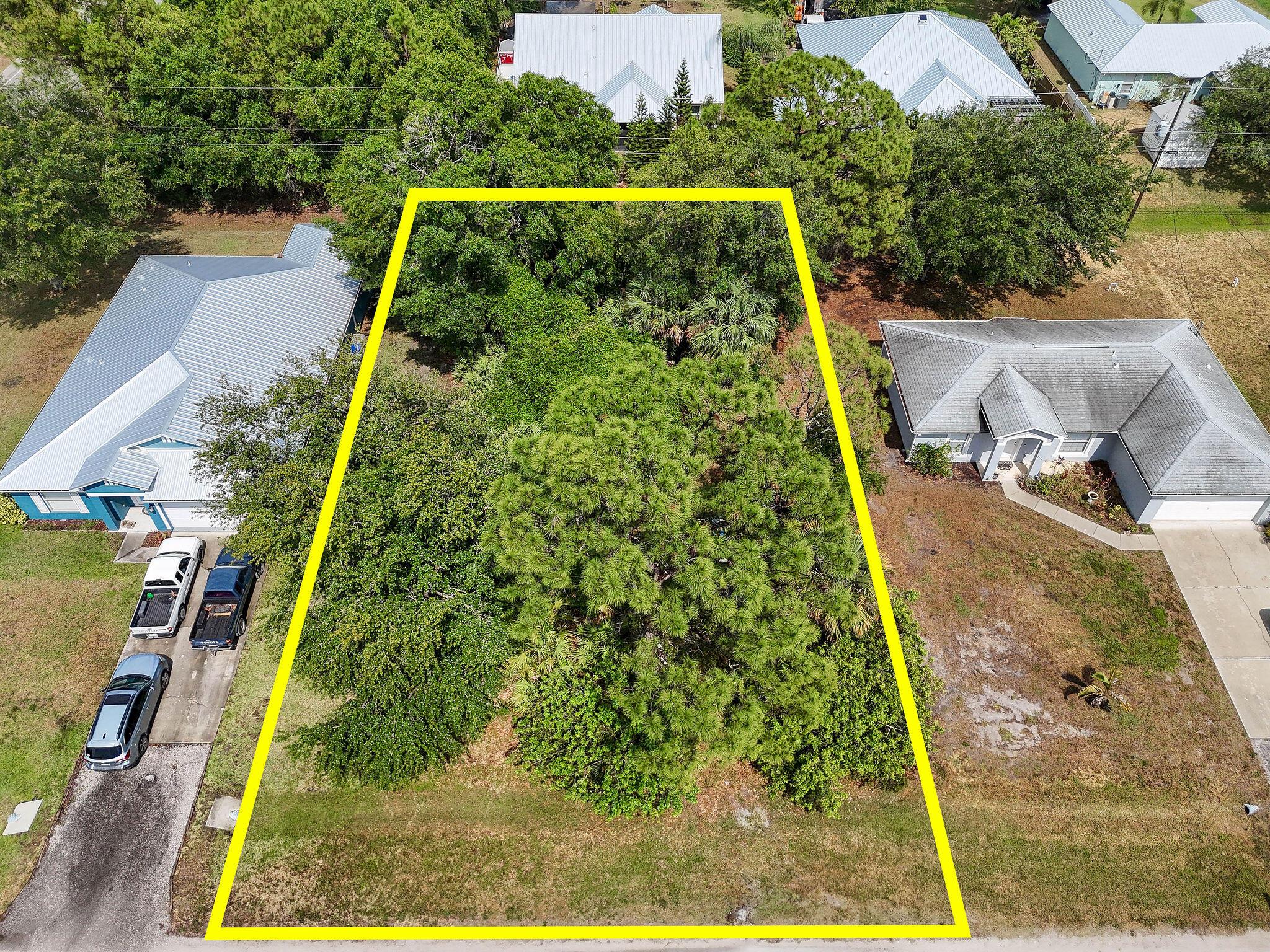 VERO LAKES ESTATES - Land