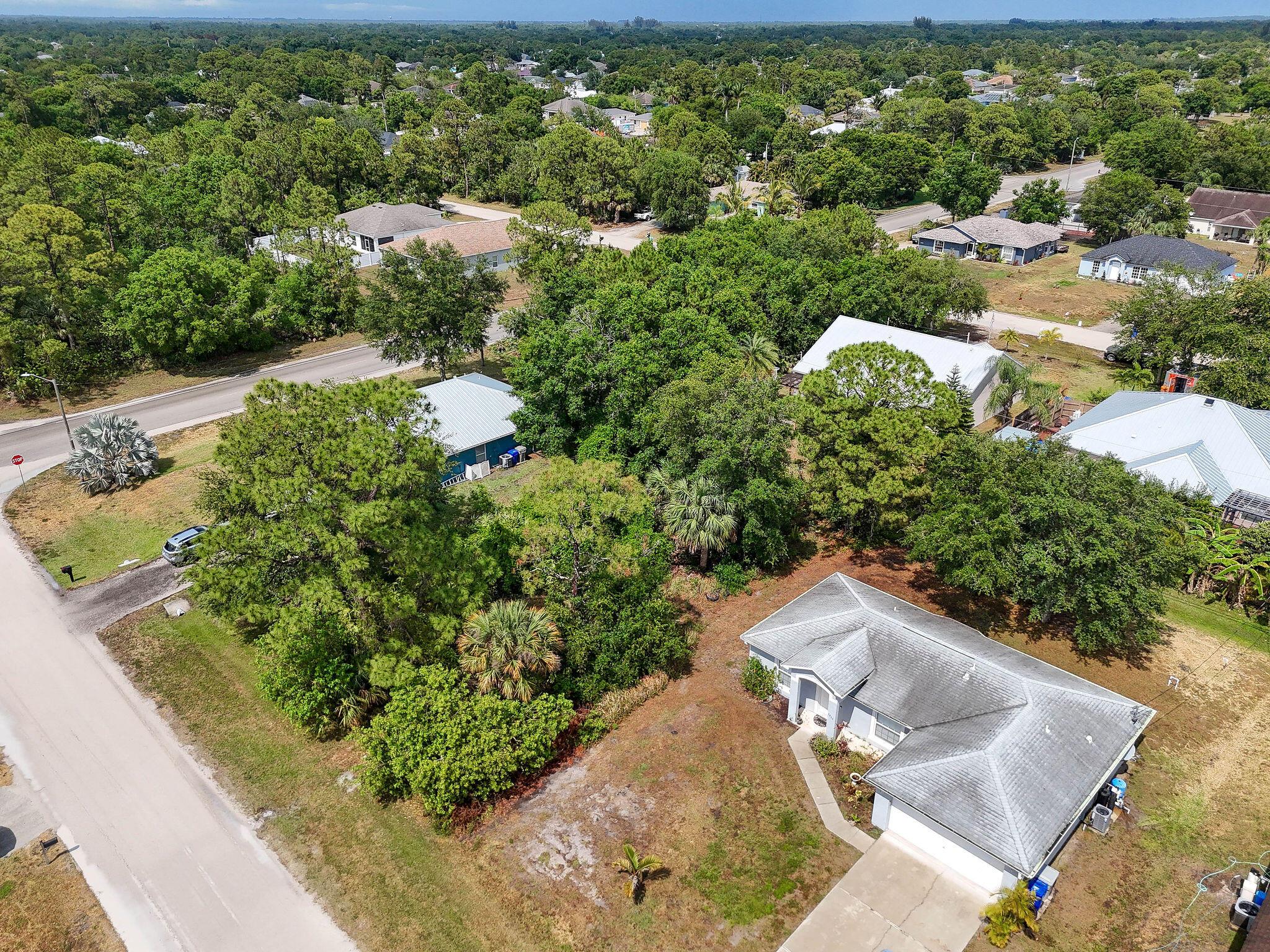 VERO LAKES ESTATES - Land