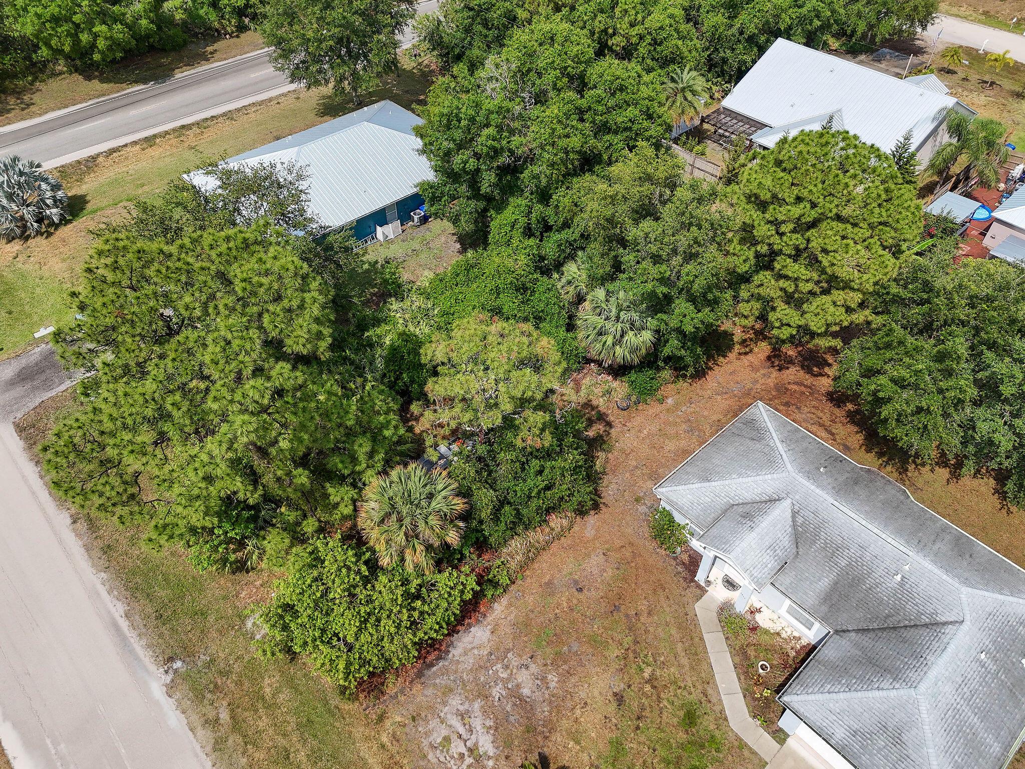 VERO LAKES ESTATES - Land