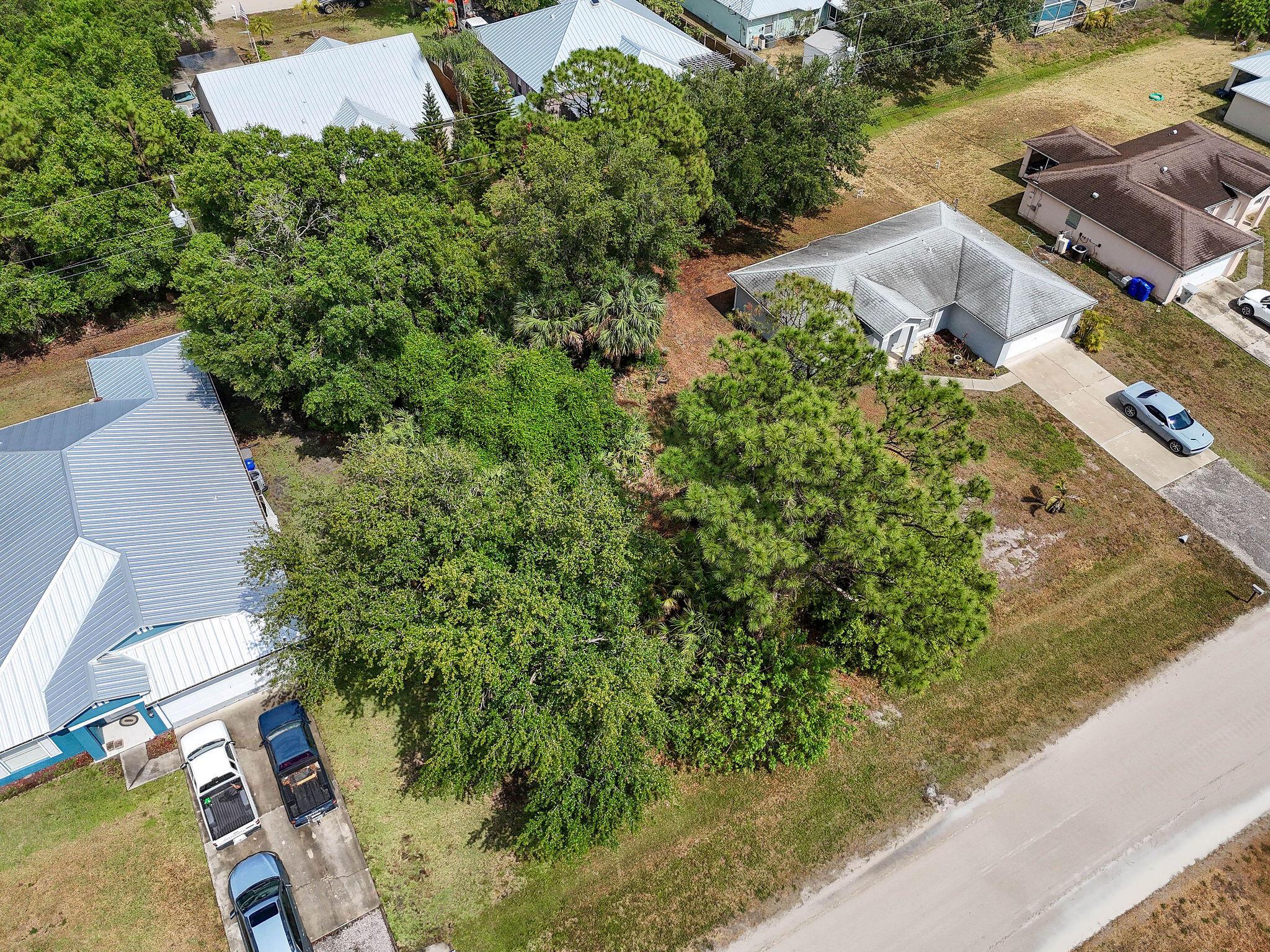 VERO LAKES ESTATES - Land