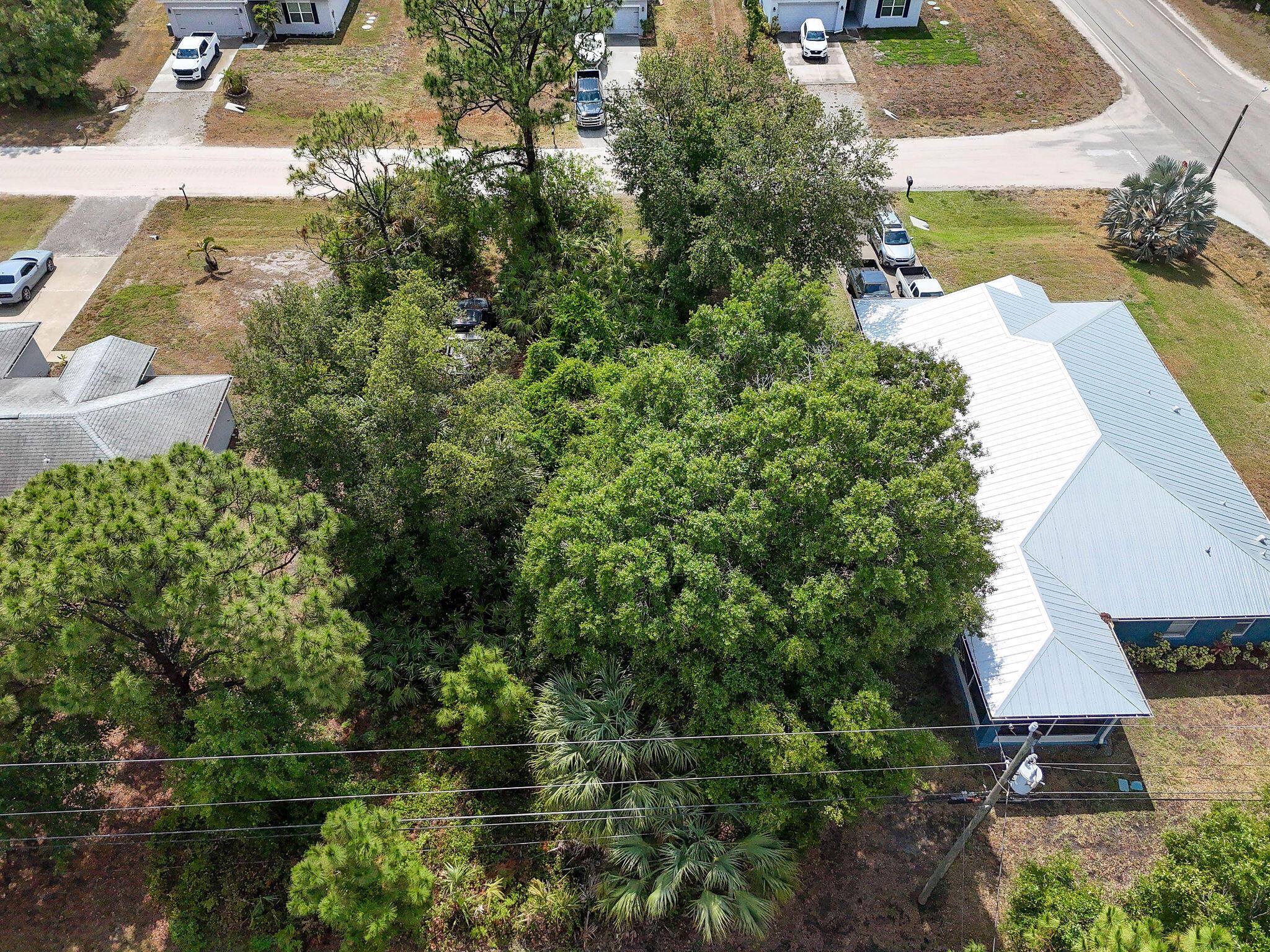 VERO LAKES ESTATES - Land