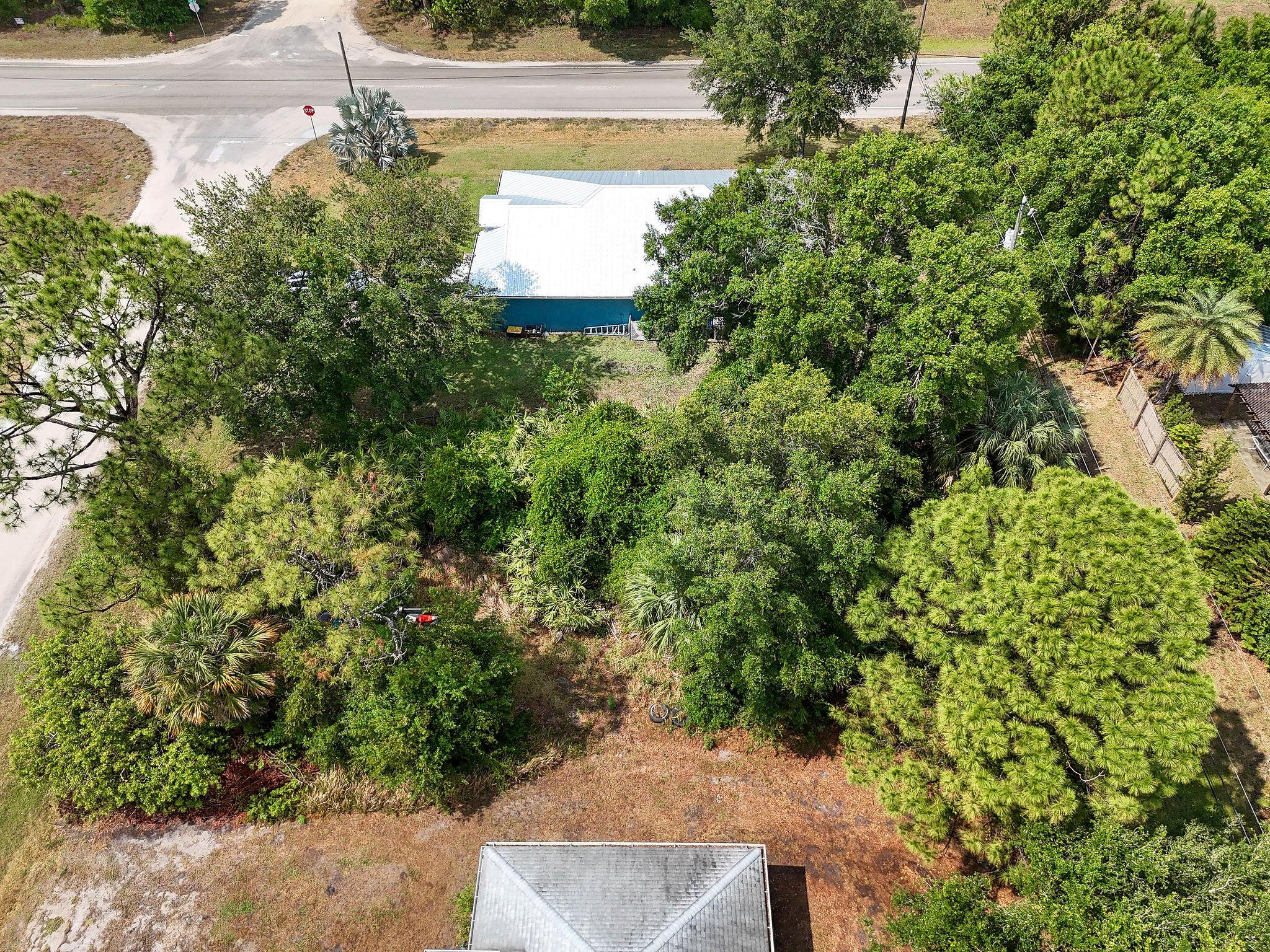 VERO LAKES ESTATES - Land