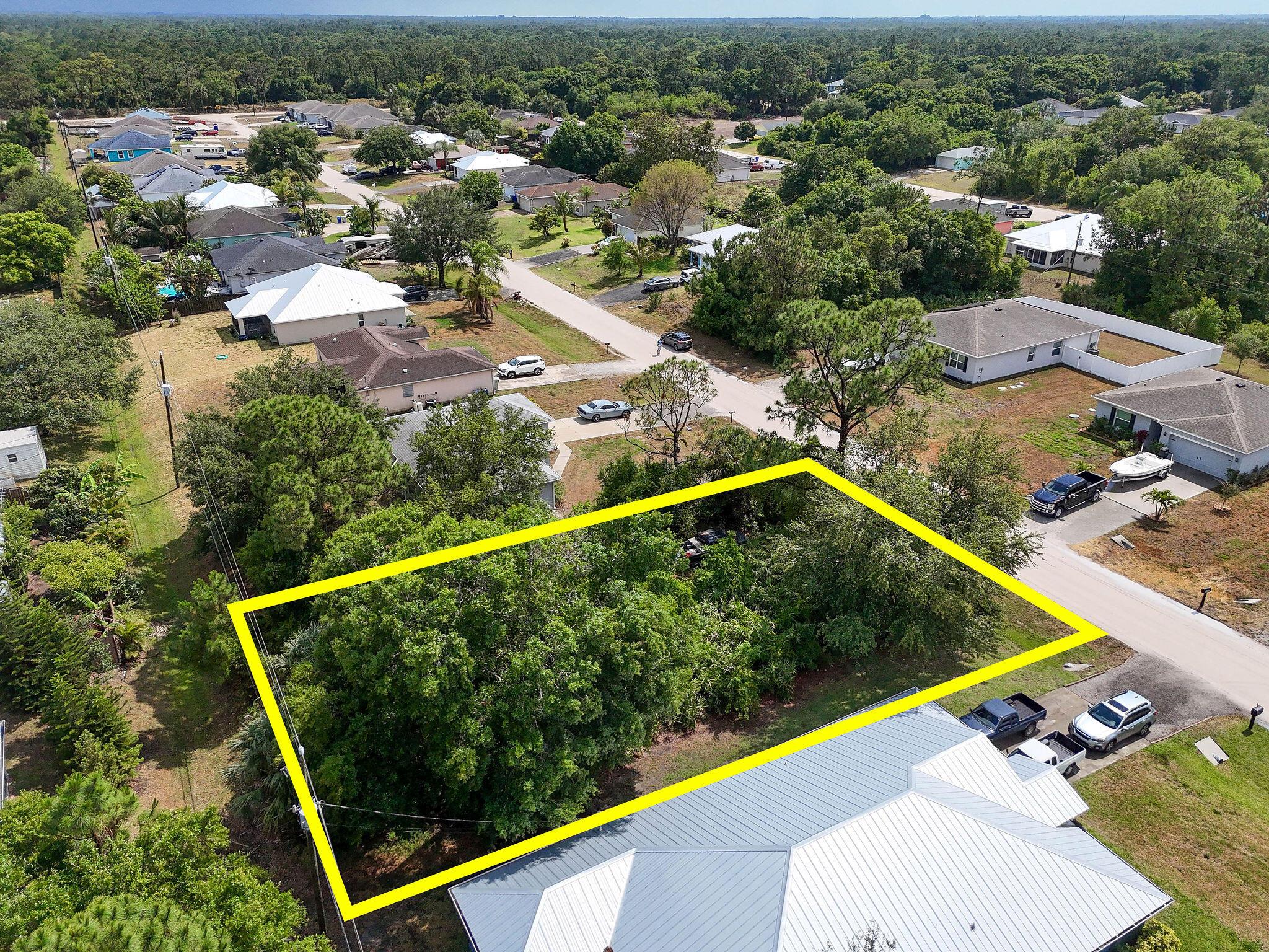 VERO LAKES ESTATES - Land