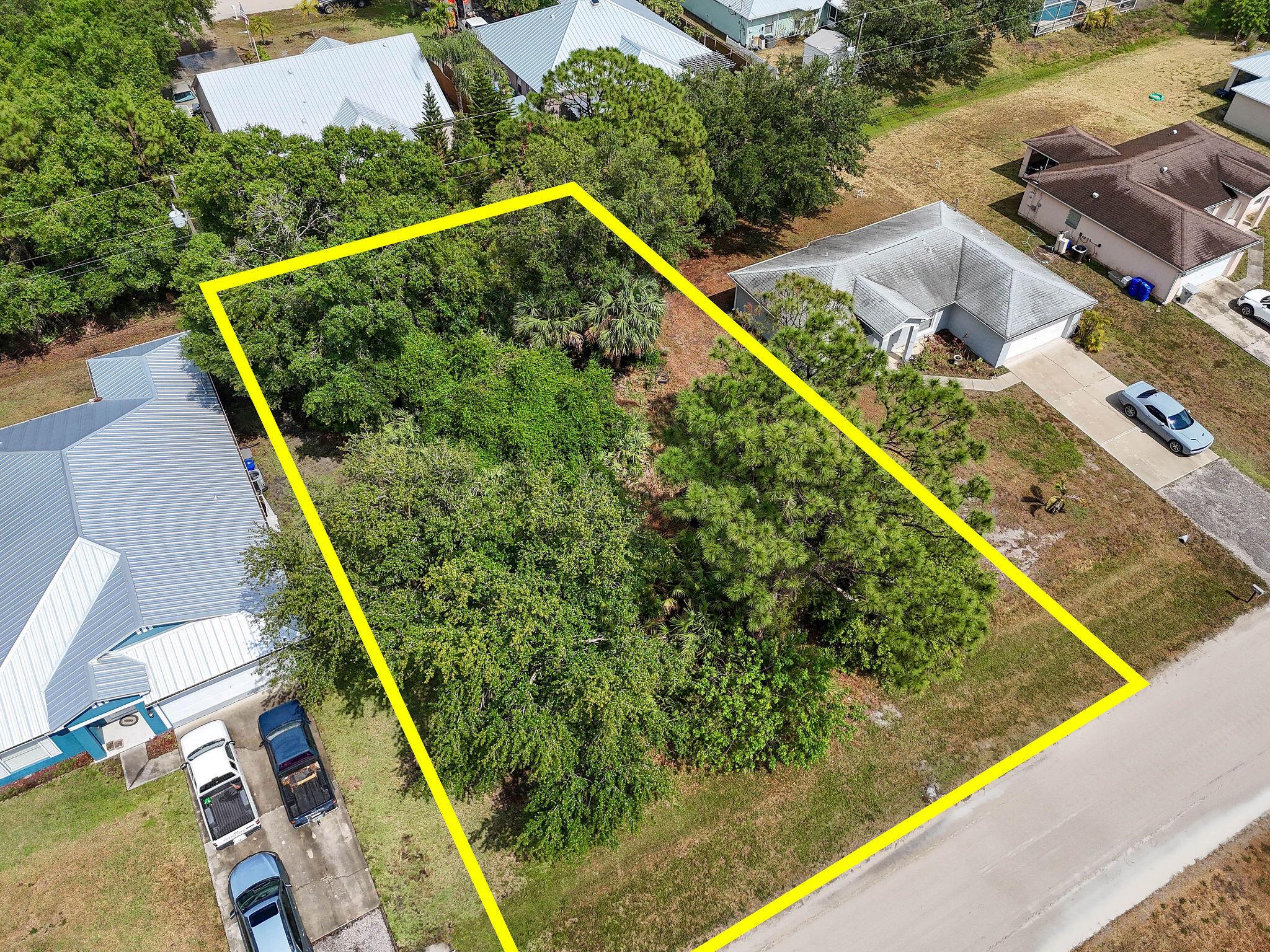 VERO LAKES ESTATES - Land