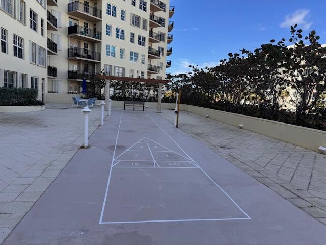 LA BONNE VIE CONDO - Residential Lease