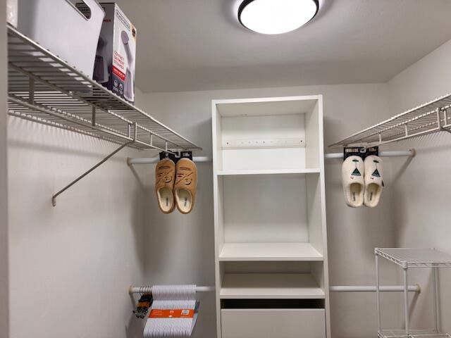 LA BONNE VIE CONDO - Residential Lease