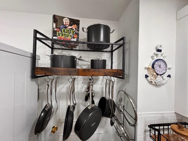 LA BONNE VIE CONDO - Residential Lease