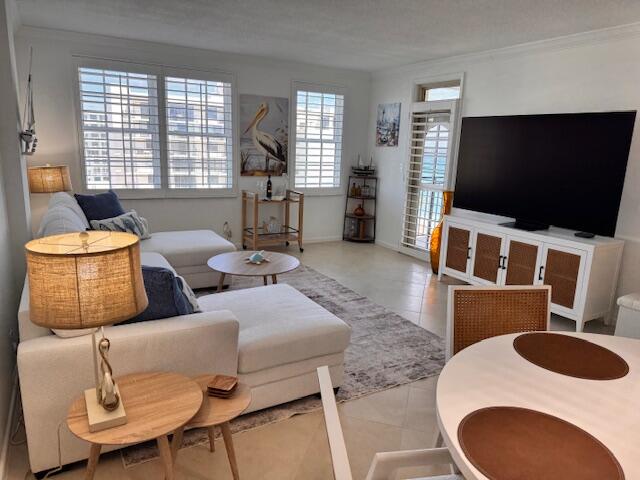 LA BONNE VIE CONDO - Residential Lease