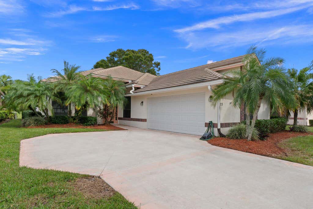 Photo of 435 SW JEFFERSON Circle, Port Saint Lucie, FL 34986 (MLS # B26063223)