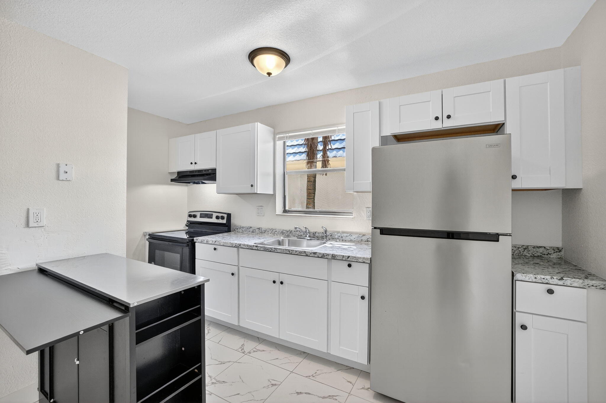 EL SOL AT MAIN STREET CON - Residential Lease