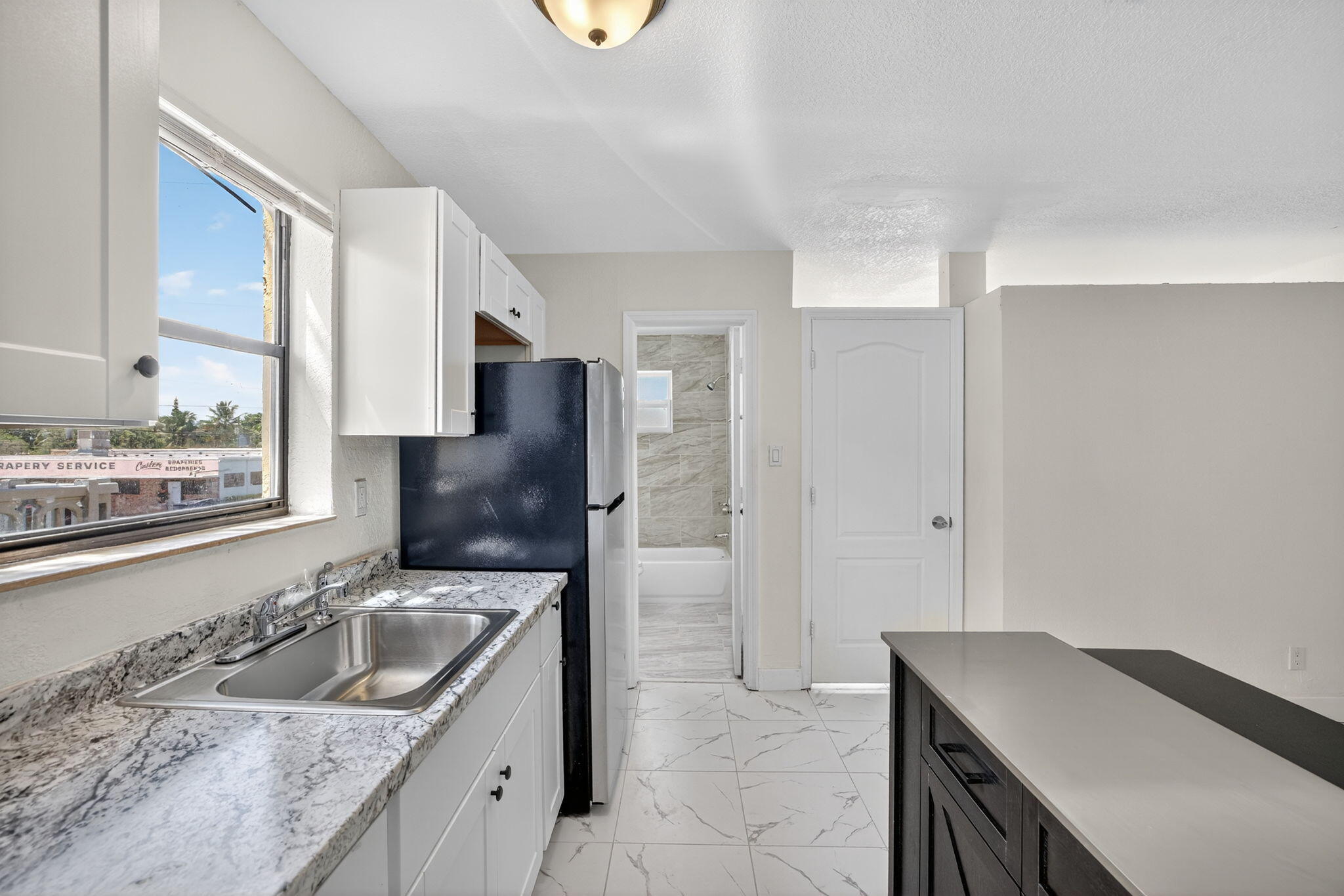 EL SOL AT MAIN STREET CON - Residential Lease