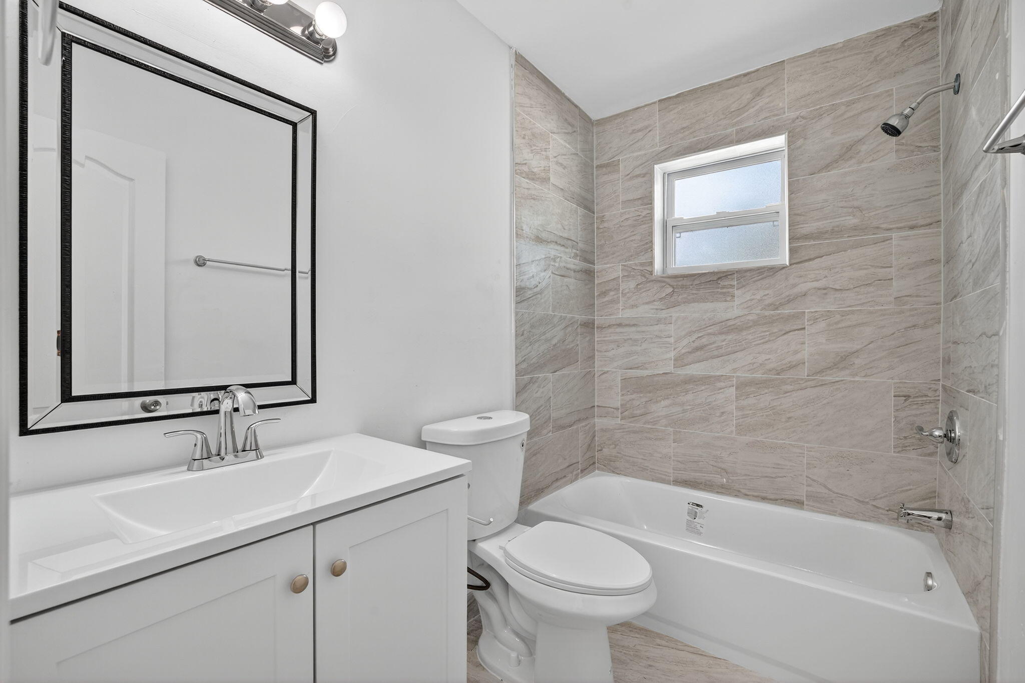 EL SOL AT MAIN STREET CON - Residential Lease