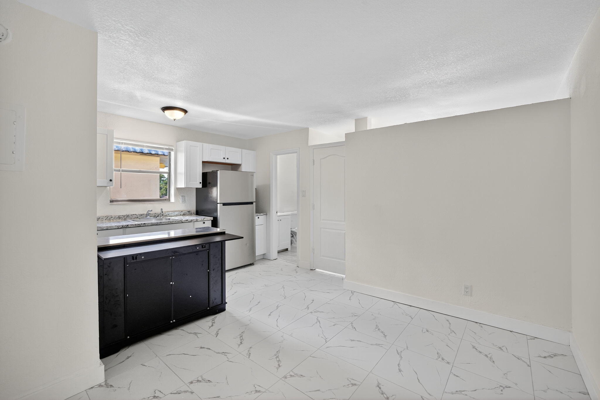 EL SOL AT MAIN STREET CON - Residential Lease