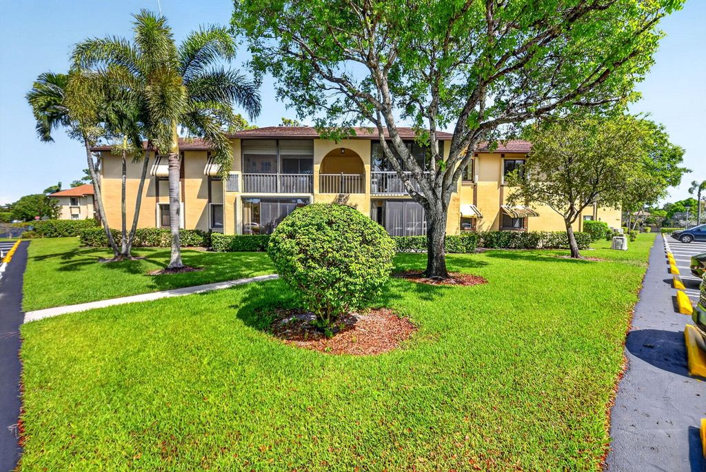 Photo of 207 Pine Hov Circle #D2, Greenacres, FL 33463 (MLS # B26031570)
