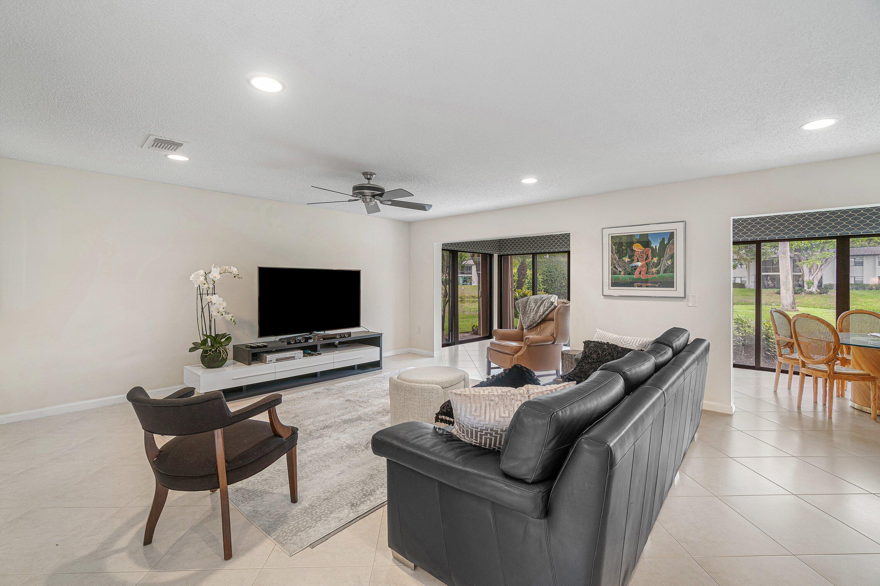 33 Southport Lane A