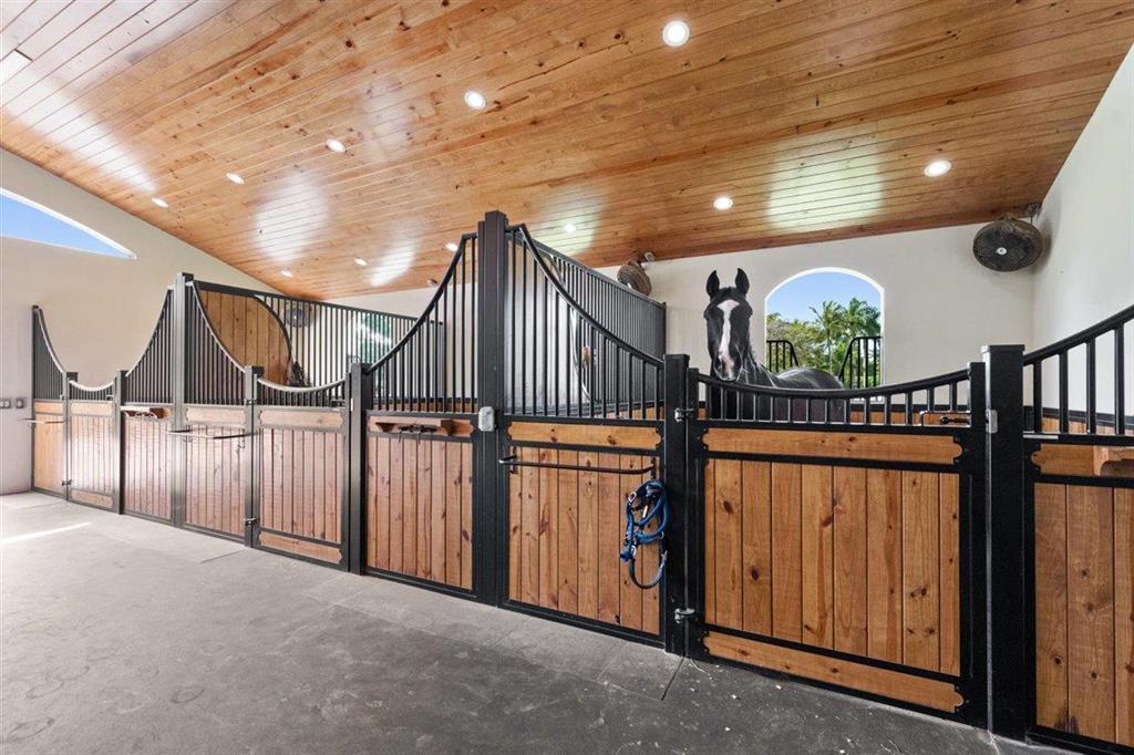 MALLET HILL OF WELLINGTON COUNTRYPLACE - Residential