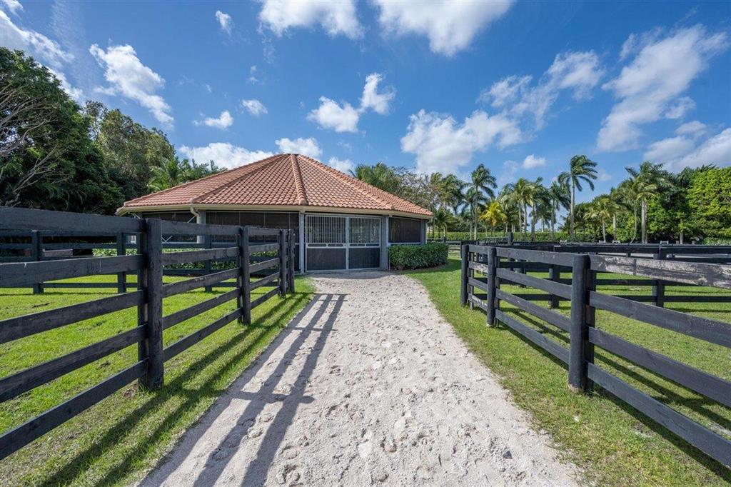 MALLET HILL OF WELLINGTON COUNTRYPLACE - Residential