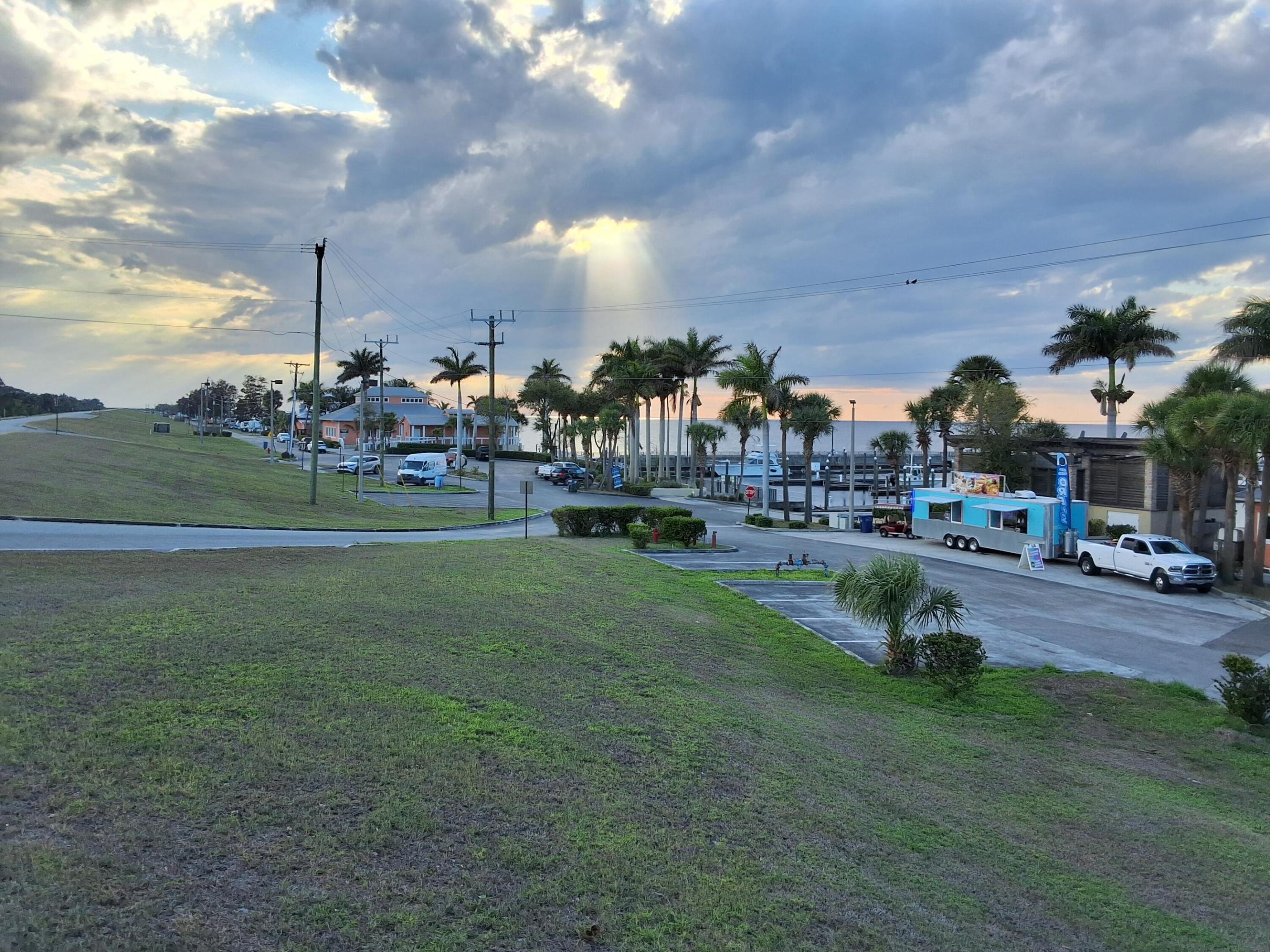 RIDGEWAY BEACH - Residential
