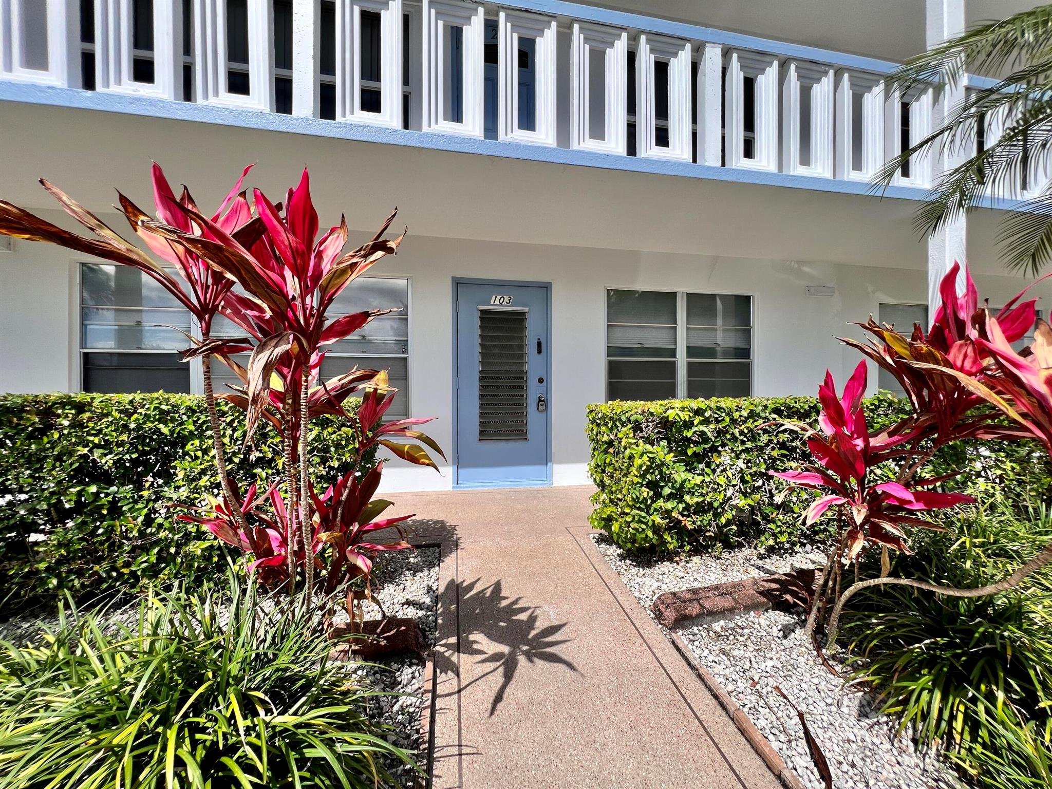 WELL PRICED WITH WATER VIEWS! Luxury Wellington Section Spacious FIRST FLOOR 2/2 With Neutral Tile Flooring Throughout! Lovely Updated Enclosed Lanai Offers The Perfect Spot to Take in the Views. Quiet Location Yet Convenient To All of The Century Village Amenities. Luxury Building With Extra Storage, Trash Chutes, and Access to the Two Private Pools for Wellington Section Residents. Century Village Is A Vibrant 55+ Community Centrally Located In Highly Desirable Palm Beach County! Enjoy An Active Lifestyle With Resort Style Amenities...