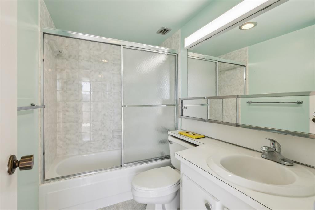 BAYVIEW TOWERS - Residential