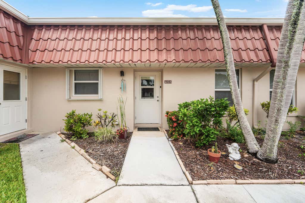 Photo of 687 MARLBORO Oval #A, Lake Worth, FL 33467 (MLS # B26063456)