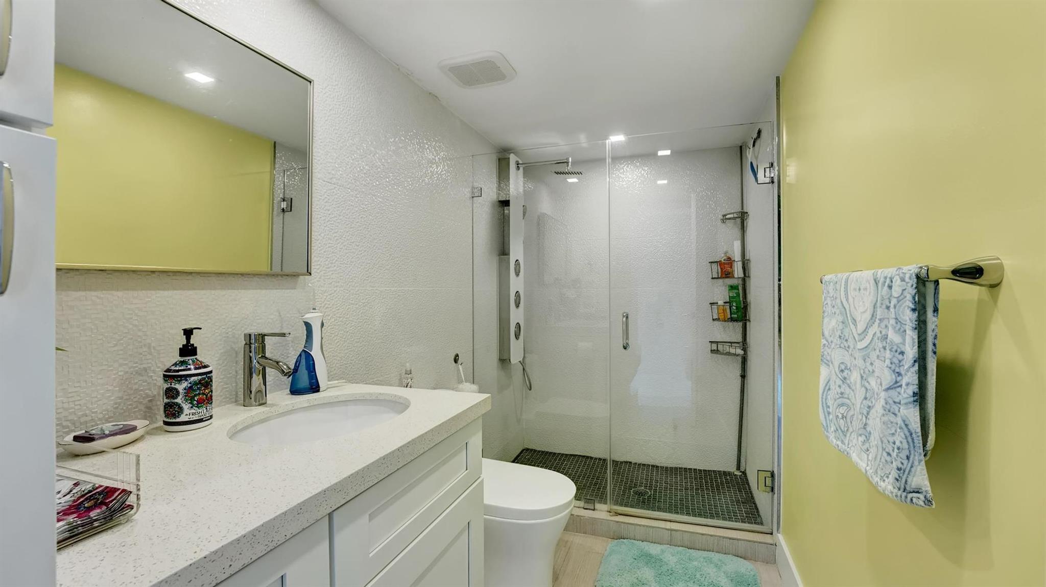 BARCLAY CONDO - Residential Lease