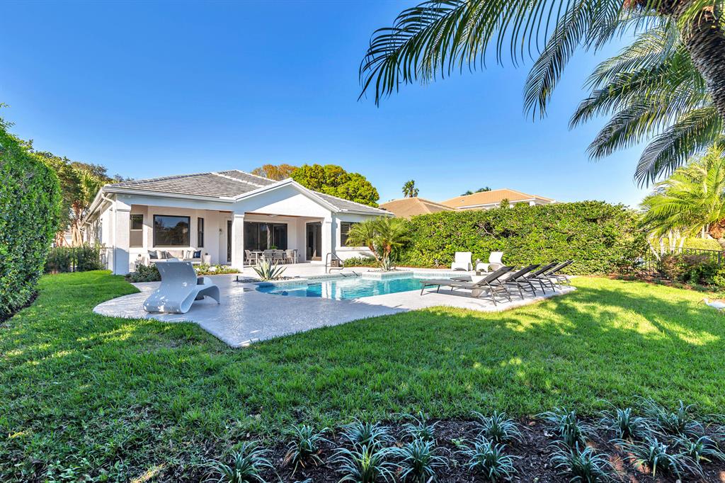 ADMIRALS COVE - Residential