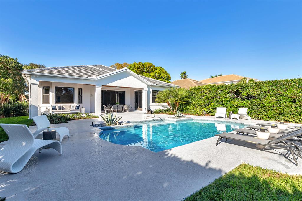 ADMIRALS COVE - Residential