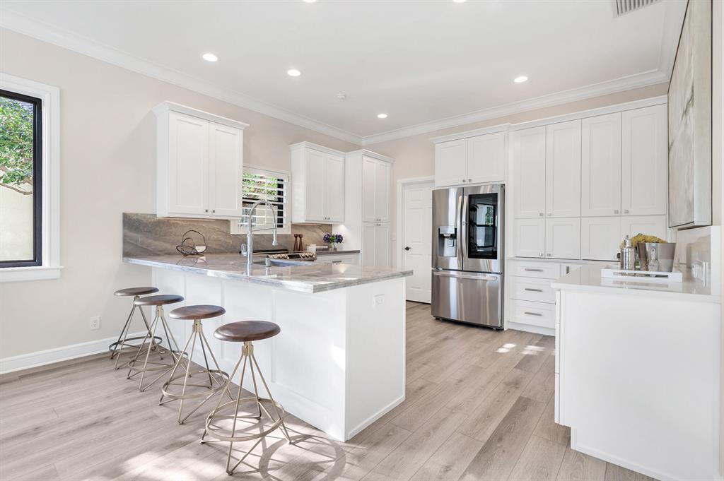 ADMIRALS COVE - Residential