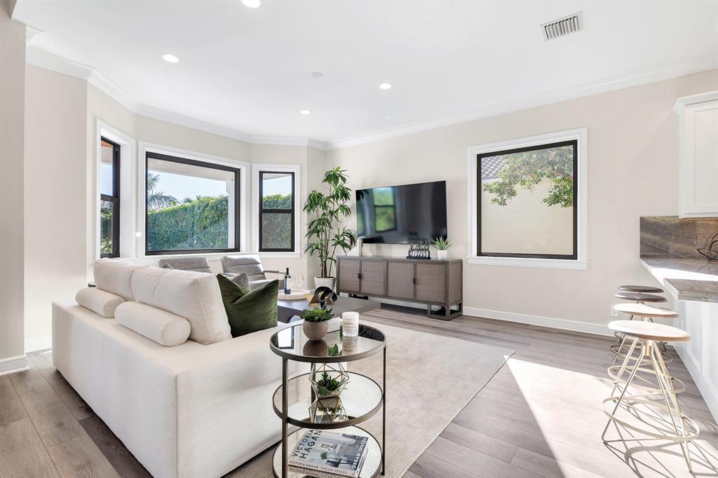 ADMIRALS COVE - Residential