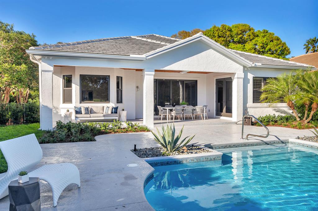 ADMIRALS COVE - Residential