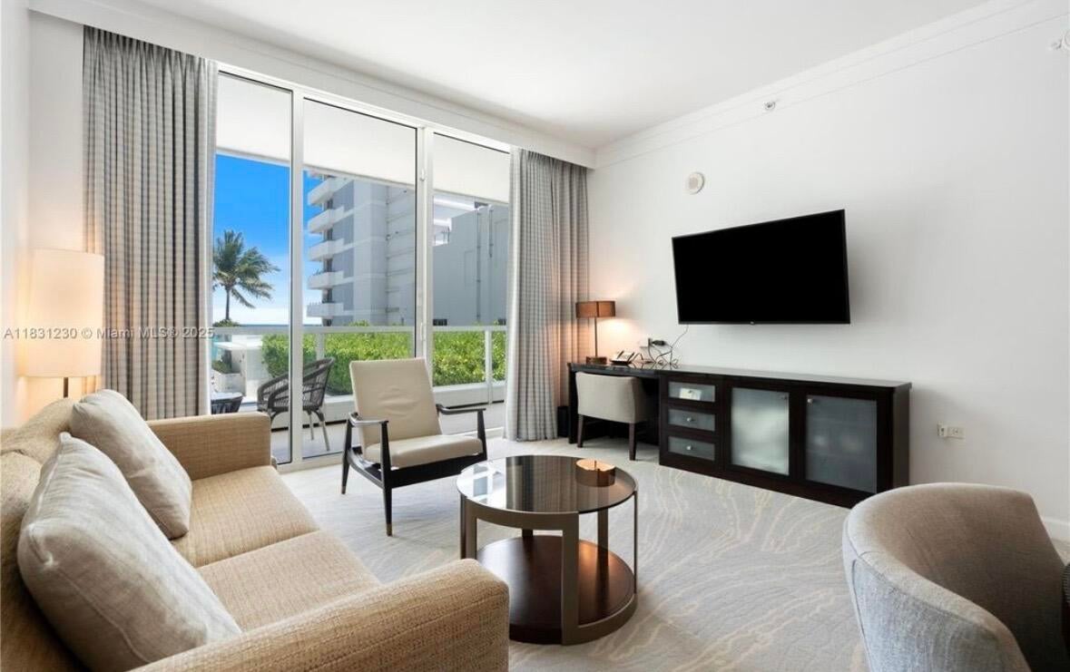 4391 Collins Avenue 623