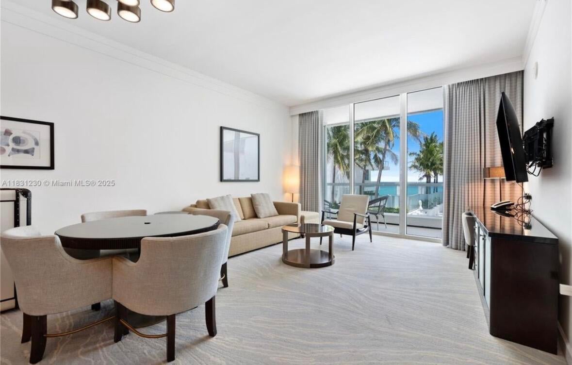 4391 Collins Avenue 623