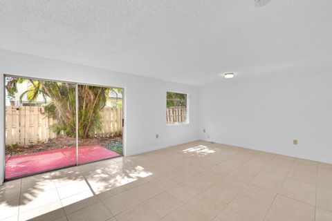 Single Family Residence in Davie FL 14066 Langley Place Pl 11.jpg