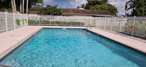 Single Family Residence in Davie FL 14066 Langley Place Pl 41.jpg