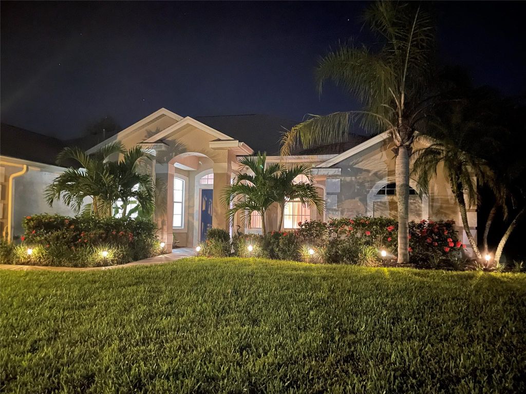 Photo of 419 N Key Lime Sq, Vero Beach, FL 32968 (MLS # F10528602)