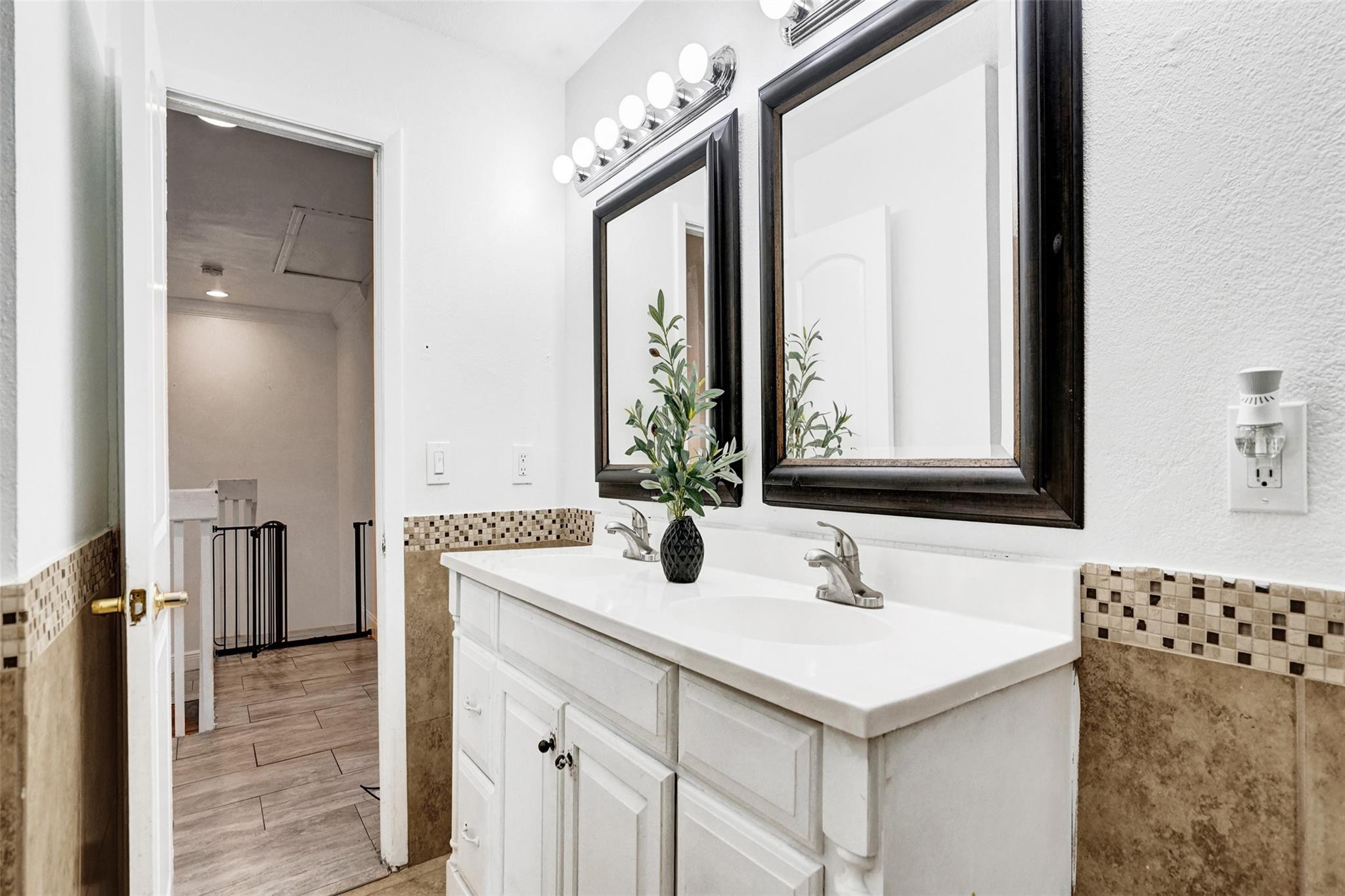 TOWNHOUSES AT JACARANDA - Residential