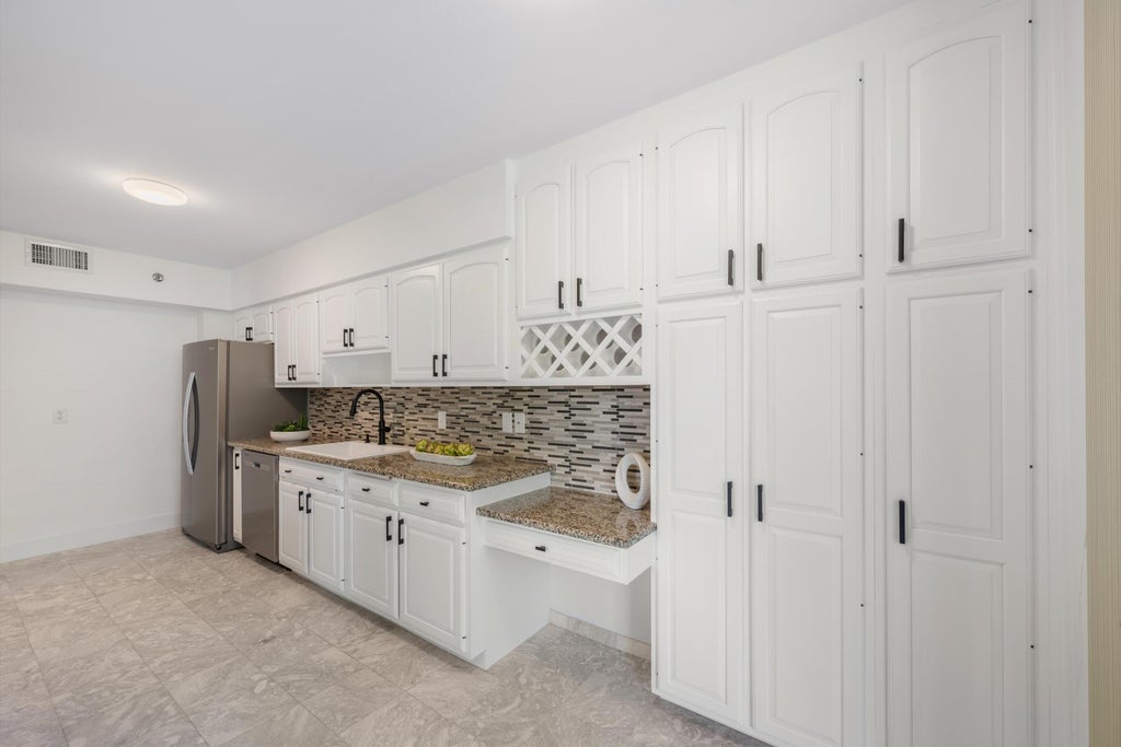 Photo of 1401 S Ocean Boulevard #1010, Boca Raton, FL 33432 (MLS # R11090793)