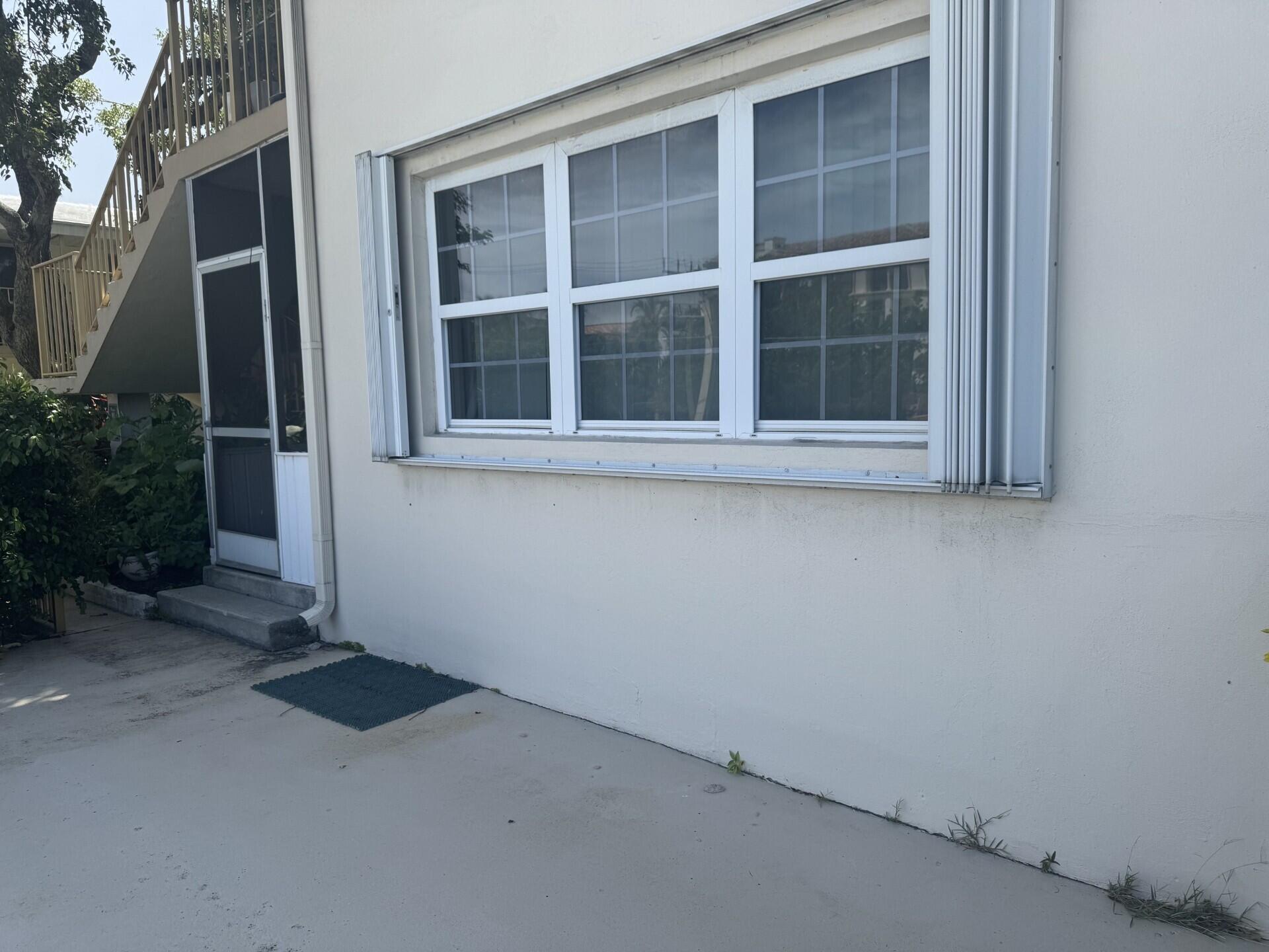 11 SW 4TH Avenue 1