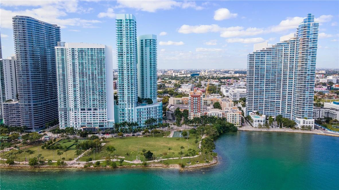 Quantum on the Bay - Residential
